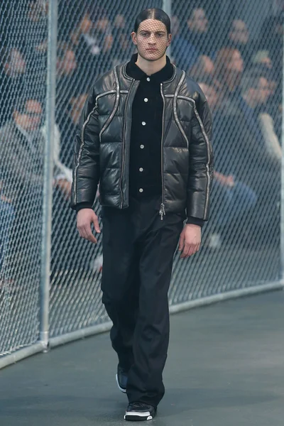 Look 32